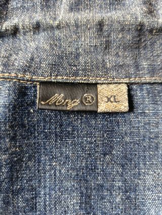 Chaqueta tejana corta bordada flor