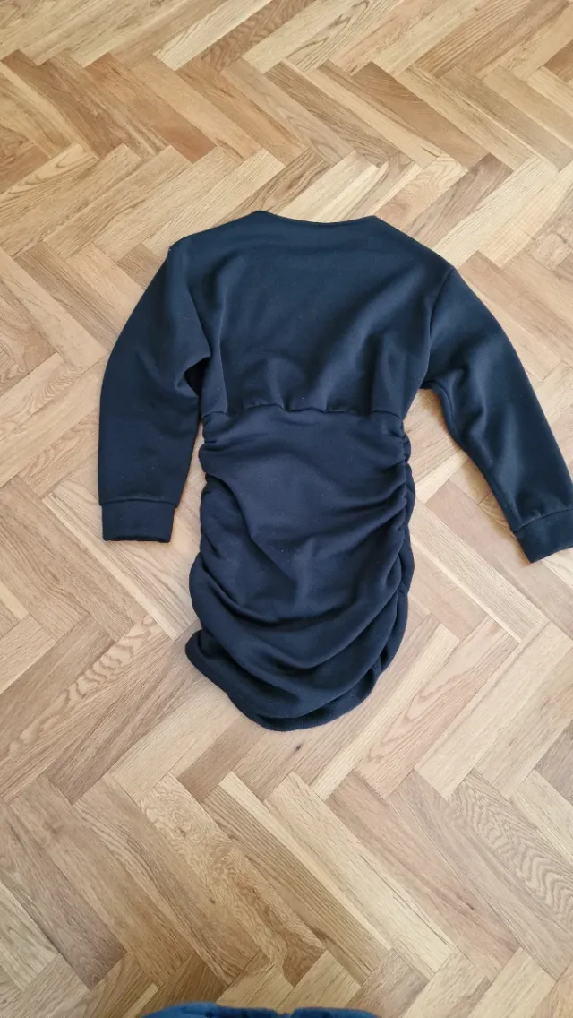 Vestido negro fruncido