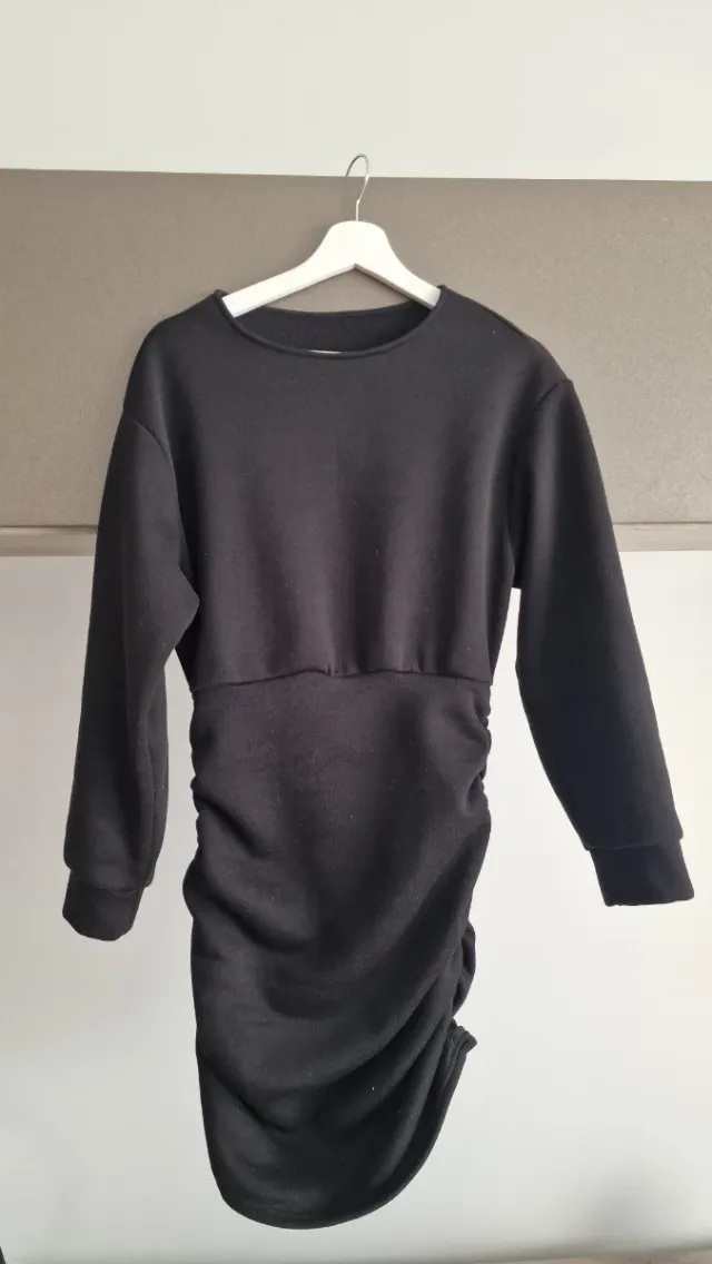 Vestido negro fruncido