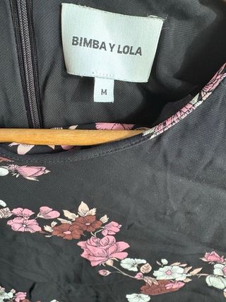 Vestido Bimba y Lola negro flores midi M