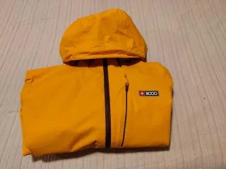 Chaqueta impermeable 8000