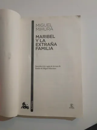 Maribel y la extraña familia