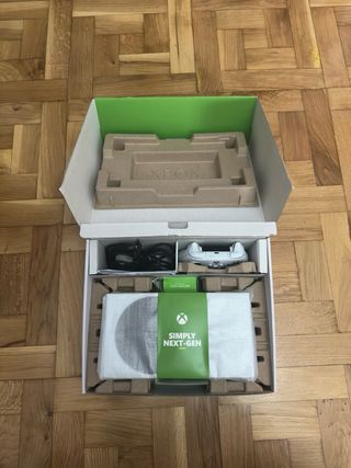 Xbox Series S Blanca + Mando