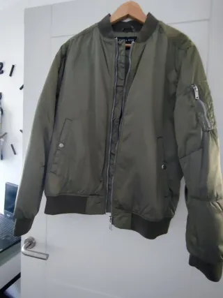 Chaqueta bomber Zara verde oliva