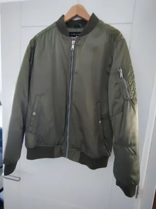 Chaqueta bomber Zara verde oliva