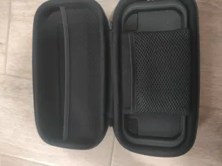 Nintendo Switch + controller + custodia