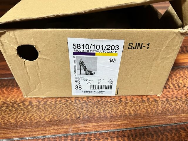 Zapatos de tacón Zara estampado floral