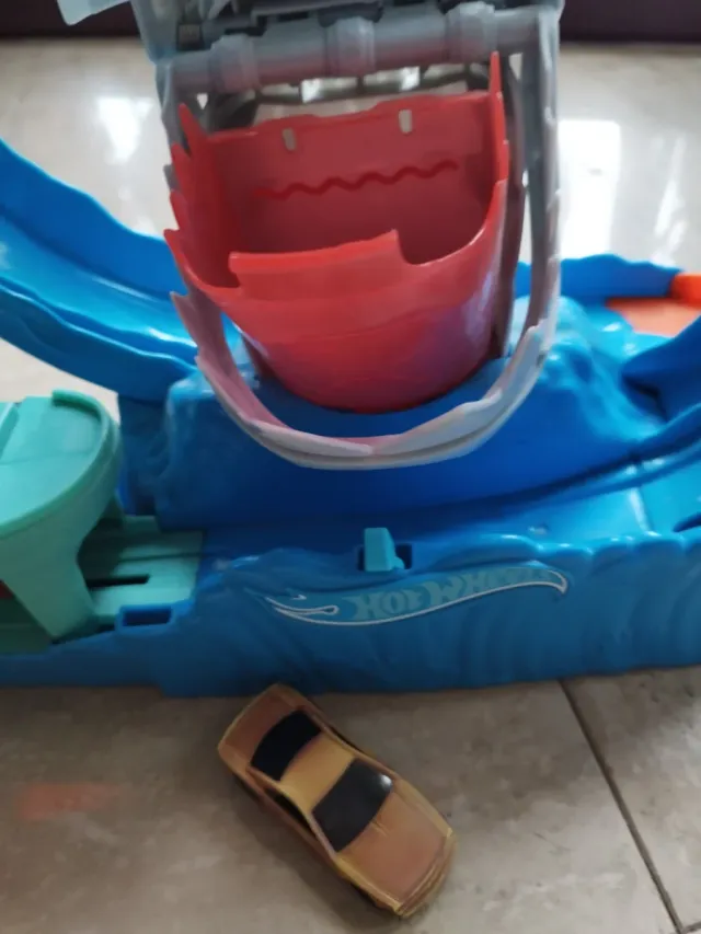 Pista Hot Wheels Tiburón Color Shifter