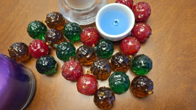 23 Bolas de CRISTAL VERDES y ROJAS