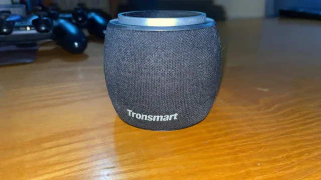 Altavoz Tronsmart Negro Compacto