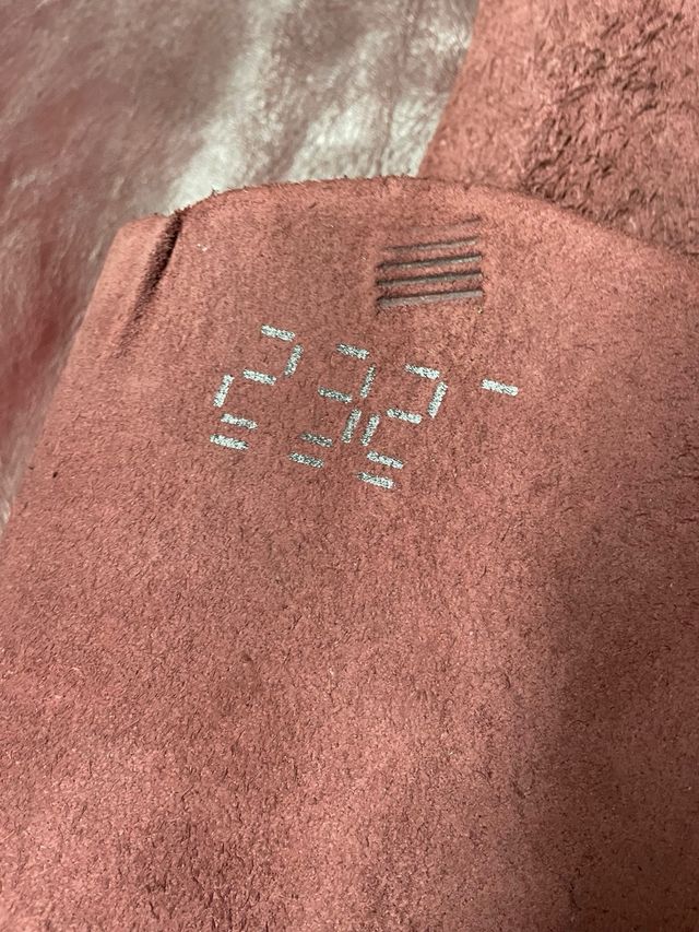 Foglio di pelle color melanzana