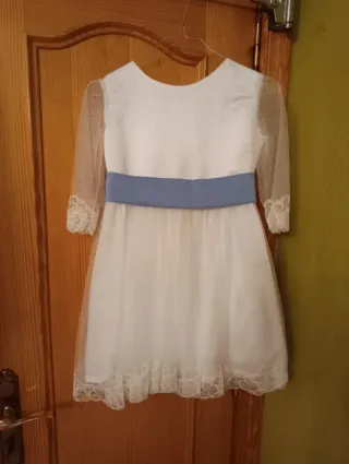 Vestido de ceremonia blanco y azul