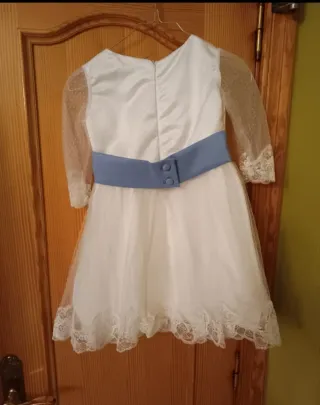Vestido de ceremonia blanco y azul
