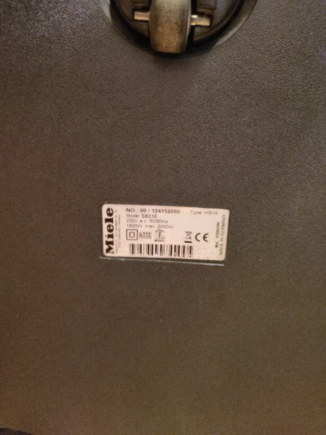 Aspiradora Miele S6310 Compact Roja