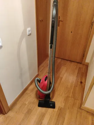 Aspiradora Miele S6310 Compact Roja