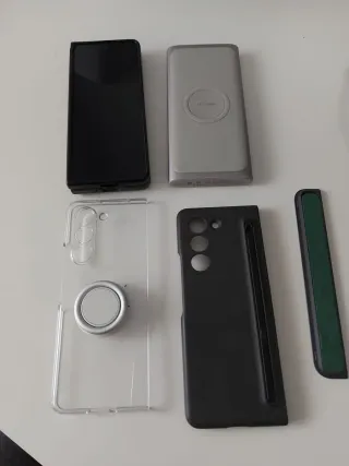 Samsung Galaxy Z Fold 5 + 3 custodie + caricatore wireless