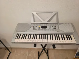 Teclado Electrónico 70038, prácticamente nuevo.