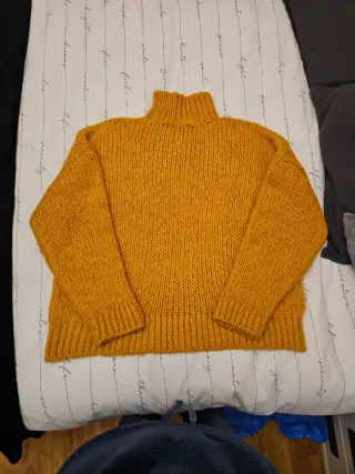 Jersey de punto amarillo cuello alto talla única