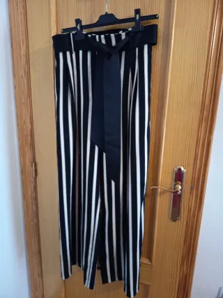 Pantalón palazzo rayas blanco y negro