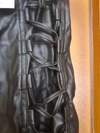 Falda Zara mini negra con cordones