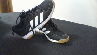 Zapatillas deportivas Adidas negras y blancas