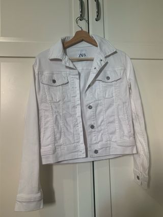 Chaqueta vaquera blanca Zara