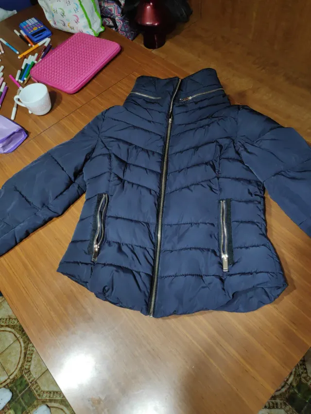 Abrigo acolchado mujer azul marino.