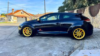 RENAULT MÉGANE RS TROPHY ( CHASIS CUP ) RED BULL