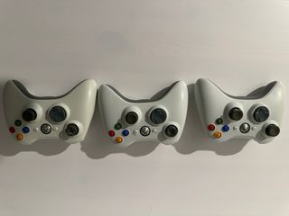 Xbox 360 con 4 mandos y 4 juegos