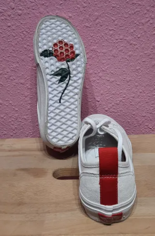 Playeras Vans Edición Especial Leila Hurt