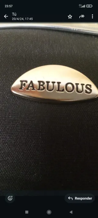 Maleta de viaje negra con ruedas