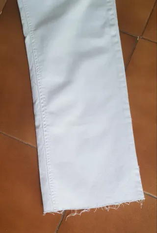 Pantalones vaqueros blancos cropped talla 42