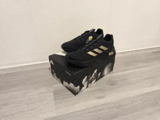 2 paia sneakers Fila e Adidas