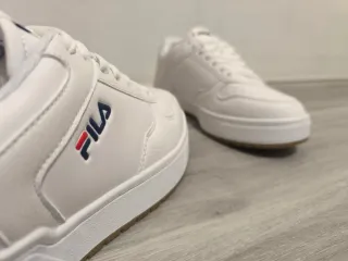 2 paia sneakers Fila e Adidas