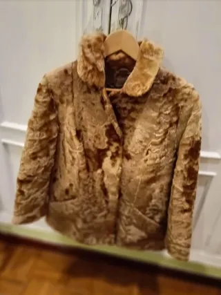 Chaquetón de astracán marrón claro, talla 42-44