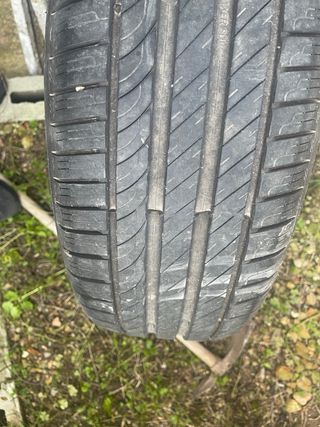 Neumático 225/60R17 99V