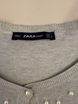 Chaqueta Zara mujer gris con perlas