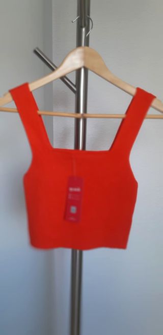 Top sin mangas. De canalé. Nuevo sin estrenar y co