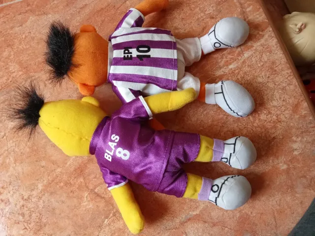 Muñecos Epi y Blas fútbol