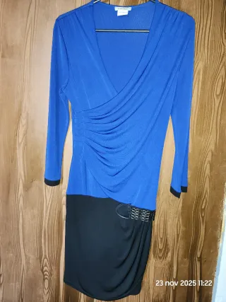 Vestido azul y negro con cinturón