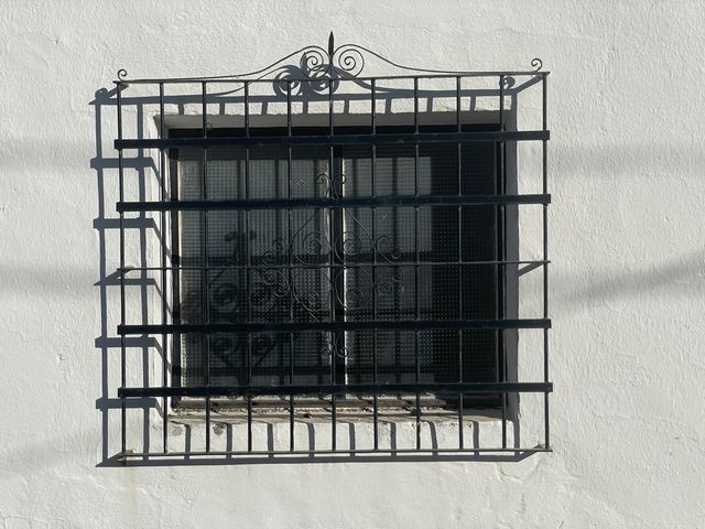 5 ventanas de hierro de hojas abatibles