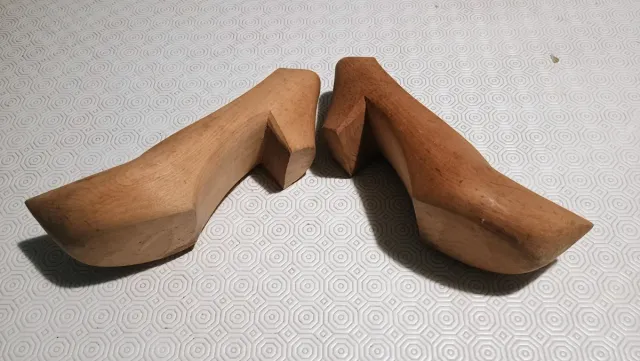 Zuecos artesanales de madera