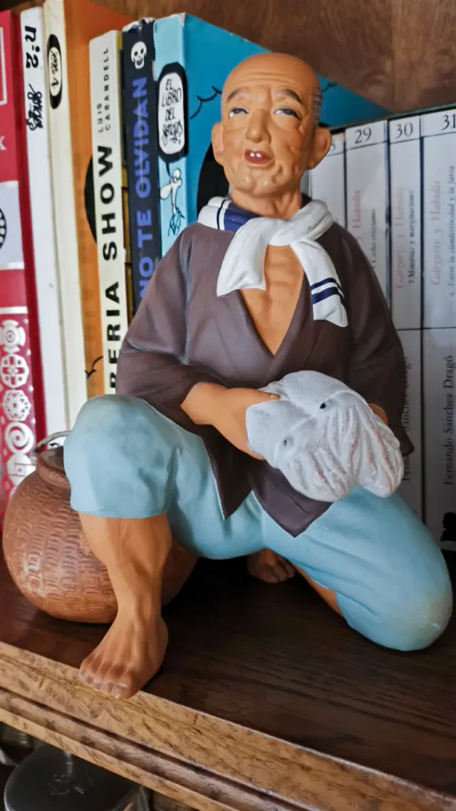 Figura oriental hombre con cesta terracota