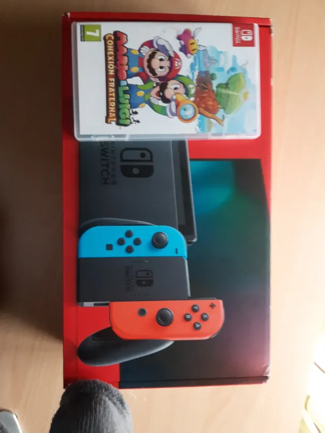 Nintendo Switch + Juego y accesorios