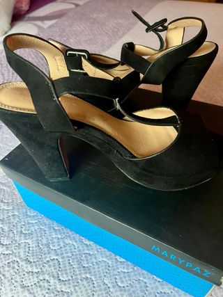 Zapatos de tacón Mary Paz negros talla 39