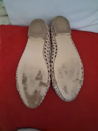 Manoletinas trenzadas beige y plateadas