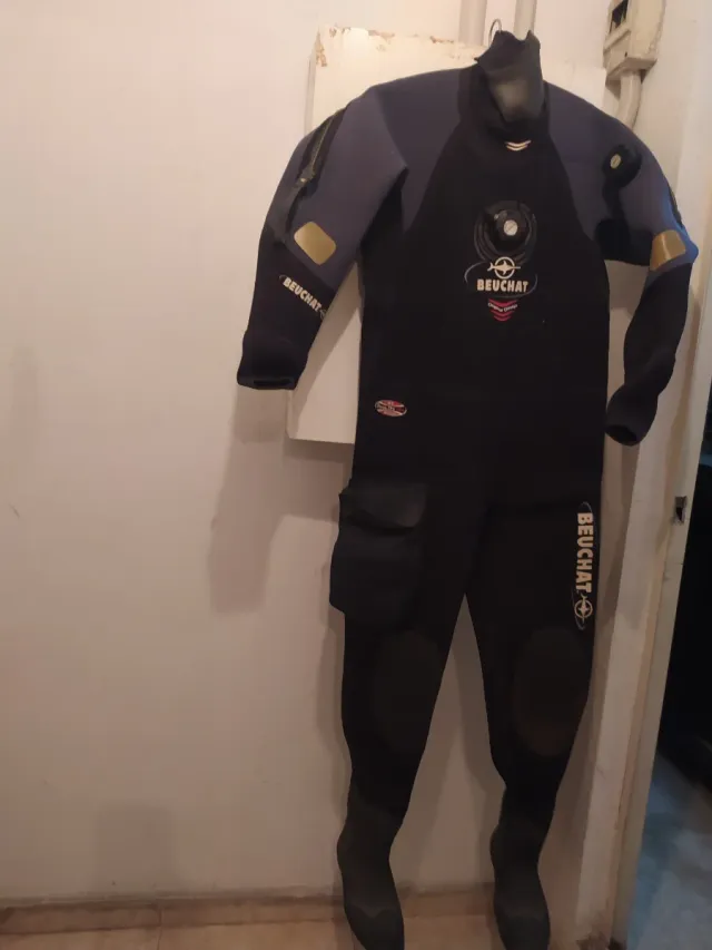 Traje de neopreno seco Beuchat talla 42- L