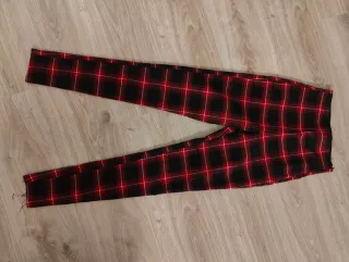 Pantalón legging pitillo cuadros rojo y negro