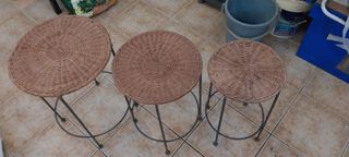 Set di 3 tavolini ausiliari in vimini e metallo