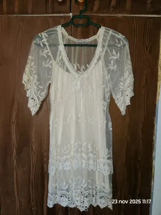 Vestido de encaje beige verano